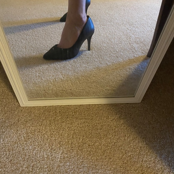 Antonia Saint New York Classic Heels - Picture 2 of 7